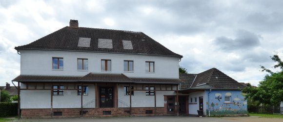 Alte Dorfschule Gondsroth samt Pausenhof